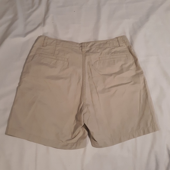 L.L.Bean Women's Khaki shorts size 14 Reg - Picture 2 of 4